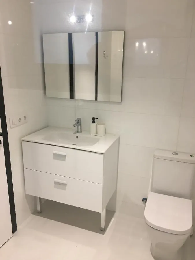 Apartamento Loft De Diseño Con Balcon Figueras 0*,  España